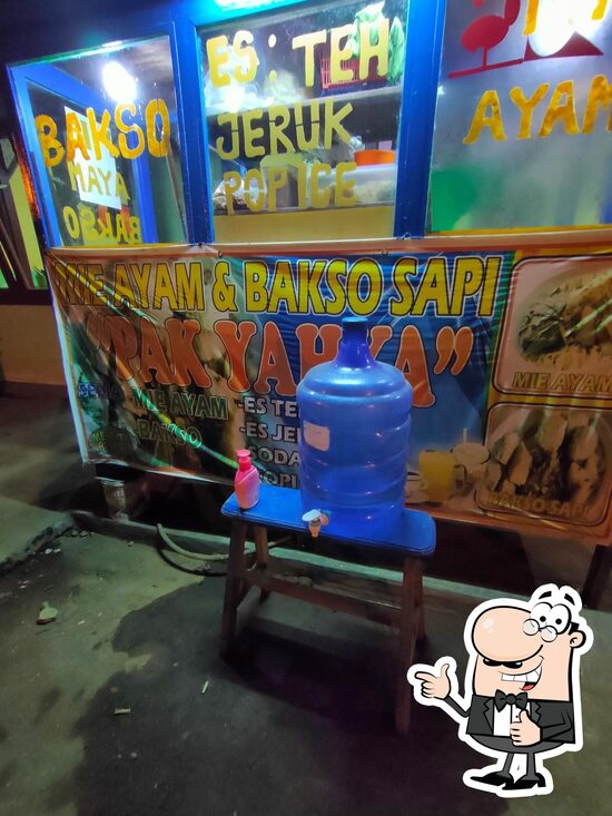 Mie Ayam & Bakso Pak YAHYA: Kenikmatan yang Menggugah Selera di Tritih Kulon