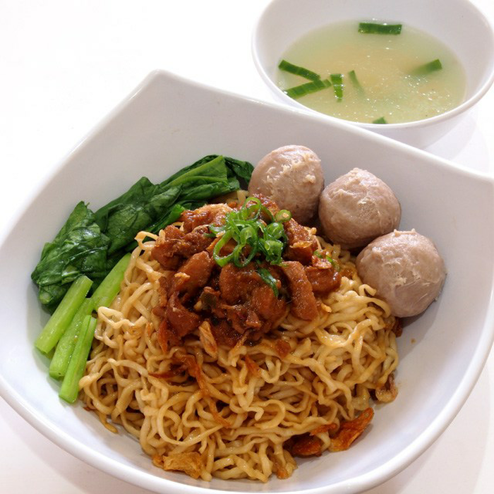 Mie Ayam & Bakso Pak Yahya: Santapan Harian yang Menggugah Selera di Tritih Kulon